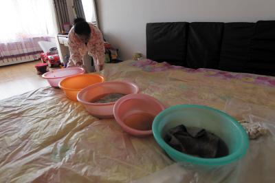 长汀楼上漏水，住户失联，小区没物管，业主维权难！律师来支招……